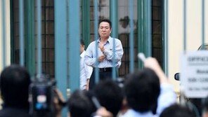 말레이 北 외교관, 대사관 앞 기자들에게 “저리 안가면 경찰에 신고” 엄포