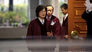 이정미 후임 지명 소식에 “변론기일 연장해야”…헌재 “무관하게 탄핵심판 진행”