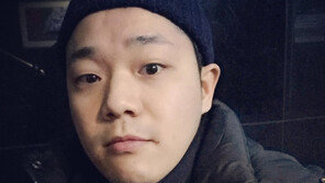 ‘복면가왕’ 강남제비는 길구봉구의 봉구?…SNS에 “가왕 축하” “봉구 날다” 댓글 ‘봇물’