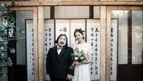 ‘10년 열애’ 웃찾사 커플 강재준♥이은형, 웨딩화보 눈길…러블리 ‘10cm 커플’