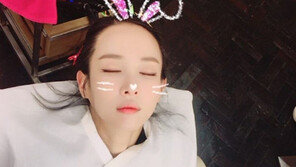 [#해시태그 컷] 쪽잠 자는 조여정, 잠자는 공주 환생