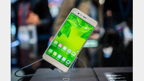 [MWC17 현장체험] 기본 버튼 없애고 홈버튼 하나로 '화웨이 P10, P10 플러스'