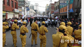 시가행진하며 만세운동 재연