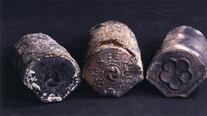 일상의 항일의식… 막새기와엔 태극기-십자가 문양