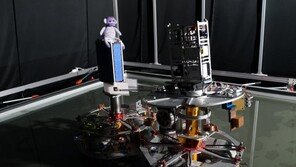 국내 연구진, 우주쓰레기 콕 찝어 잡아오는 청소위성 지상 시험