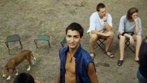 ‘가장 섹시한 정치인’ 加 총리 10대시절 사진에 SNS ‘발칵’…“꿈의 남자”