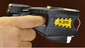 양손에 흉기 들고 서울 도심서 난동…경찰, 테이저건으로 제압