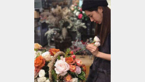 한채아, 차세찌와 열애설 後 첫 SNS 근황…“꽃이 꽃밭에서 꽃을 들고 있네”