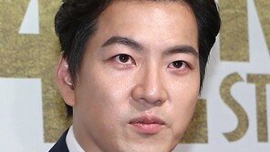 [연예 뉴스 스테이션] 송일국 “태극기 든 삼둥이 사진 탄핵반대집회 사용말라”