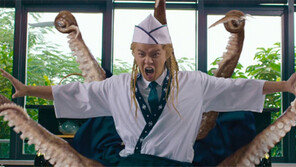 주성치 “배우도 좋지만, 감독으로서의 지금 내가 몇십배 더 행복”