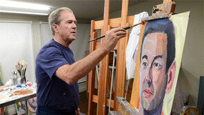 다시 붓 든 부시… 참전용사 98명 초상화 그려