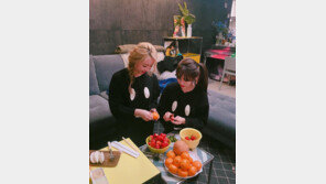 [#해시태그 컷] 과일 손질하는 ‘민소매’, 이런 모습 처음!