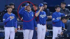 “군인도 아니면서 웬 거수경례?” 김태균 태도에 실소