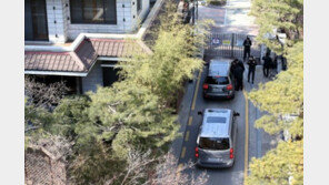 박근혜 전 대통령 “오늘 삼성동 사저 못간다”…野 “속히 떠나라” “靑 ‘위장벙커’ 아냐”