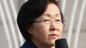 박근혜에 화환 보낸 신연희 “별다른 뜻 없다”…“뭐하는 짓” 여론 싸늘