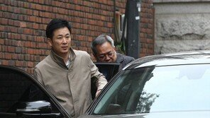 ‘피의자’ 박근혜 전 대통령의 ‘방패’ 유영하·정장현 변호사 누구?