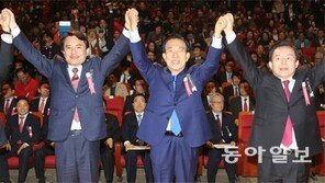 문재인 “적폐 청산 특조위 설치”… 홍준표 “좌파 적폐 청산” 맞불