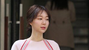 [Before the Stage]이유영, &#039;벚꽃&#039; 메이크업으로 완성된 &#039;봄의 여신&#039;