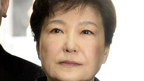 “당분간 변호인단만 만나겠다” 가족 접견도 거부한 朴 前대통령…왜?