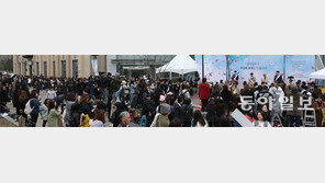 아이돌 그룹 갓세븐 “무궁화 묘목 잘 키워주세요”