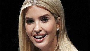 ‘女神 이방카’