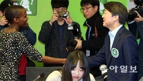 안철수 “대학입학금 폐지-최저임금 1만원” 청년표심 잡기 총력