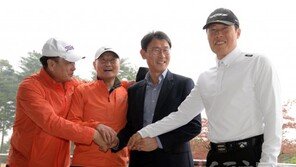 ‘금의환향’ 윤덕여 감독, 평양 무용담 한보따리