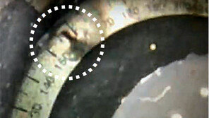 벽 무너진 세월호, 첫 수색서 유류품 18점