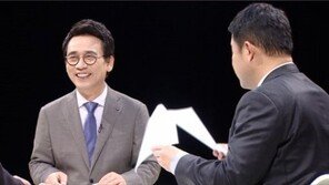 ‘썰전’ 유시민, ‘TV토론’ 문재인 말실수에 “나를 좋아하나 봐” 너스레