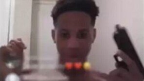 SNS 생방송서 총 갖고 놀던 10대 소년, 친구들 부추김에 ‘탕’…사망