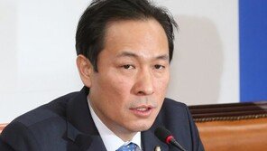 우상호 “문정인 특보 발언은 북한용…고도의 정치행위”
