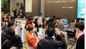 [포토부동산]충주시 ‘호암택지지구’ 본보기집 사흘새 3만여명 북적