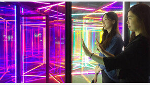 백화점 찾아온 미디어아트 전시회