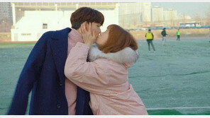 “혹시, 이때부터?”…남주혁♥이성경, 애드리브 키스 보니 ‘심쿵’