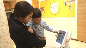 롯데백화점, 로봇 쇼핑도우미 ‘엘봇’ 도입