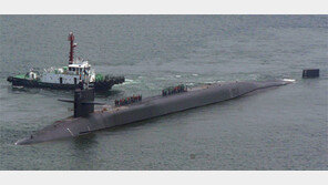 칼빈슨 이어 핵잠수함 ‘미시간’ 한국에