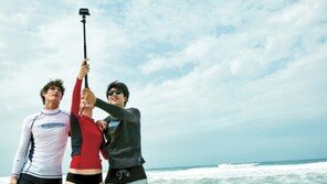 두바이로 간 공유, 올 여름 래시가드 스타일 제안