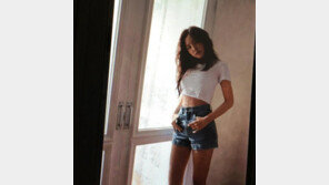 싸이의 새 뮤즈 손나은, 허리 22인치 걸그룹 몸매대장 과연… 