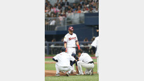 타구 맞은 두산 김명신, 안면골절 수술판정
