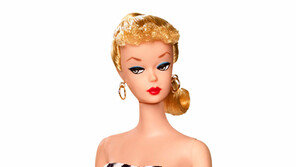 엄마, 세계 최초 바비인형 보러 가요