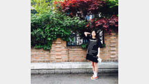 [#해시태그 컷] 봄 햇살 아래…안소희는 광합성 중