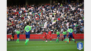 전주월드컵경기장 연습경기…형님도, 아우도 윈윈