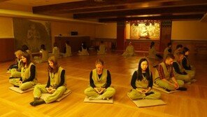 [부처님오신날]행복한 마음을 찾아… 묘각사 ‘템플스테이’ 인기 