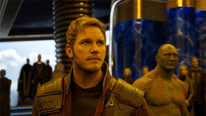 완벽한듯 모자란듯 친숙함 더하는 영웅들