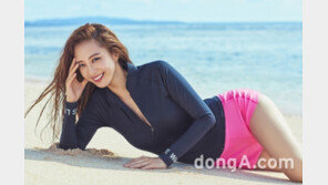 [포토]한예슬 래쉬가드 화보 “바다 여신 같은 완벽 몸매”