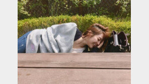 “날씨, 잔뜩 좋잖아”…서신애, 캠퍼스 여신 ‘등극’