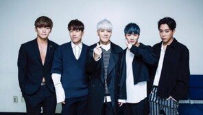 ‘인기가요’ 젝스키스, 대기실 인증샷 공개 “현역 20대 아이돌 비교해도…”