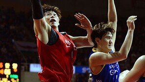 부상투혼 오세근 20점…KGC, 첫 통합우승 -1