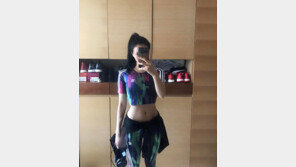 [#해시태그 컷] 티아라 효민, 개미허리도 모자라 복근까지?