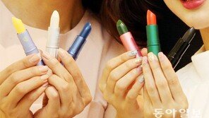 검정 초록 등 이색 컬러… ‘립스틱 퀸’ 국내 공개